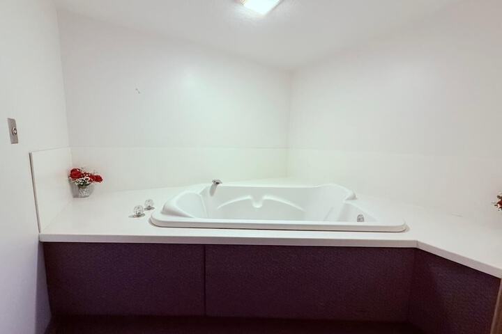 Hot Tub 22 of 24