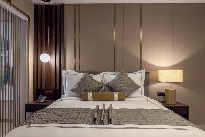 Room 43 of 179