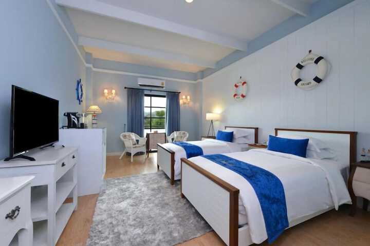 Room 12 of 48