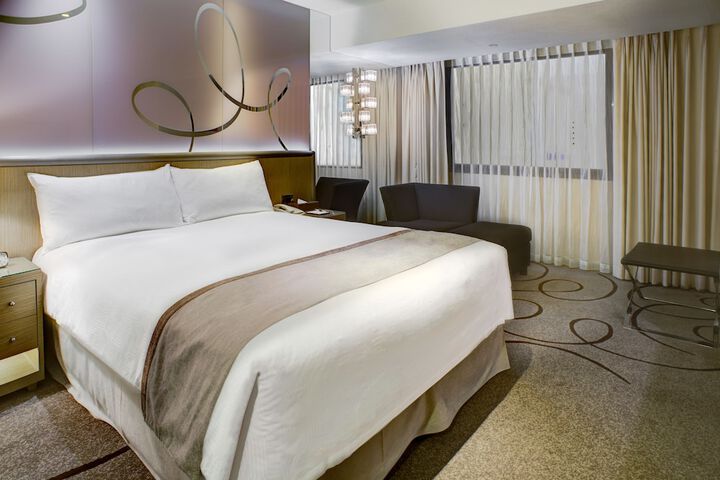 Room 10 of 93