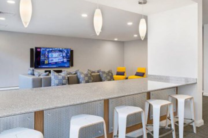 Suite 8 of 39