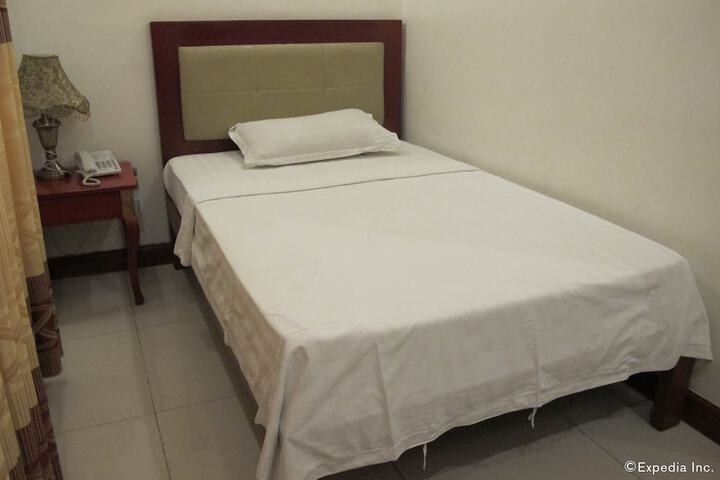 Room 13 of 33