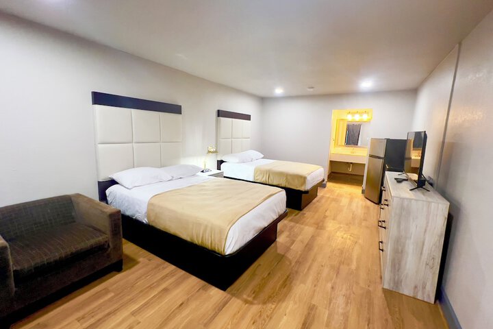 Room 4 of 20