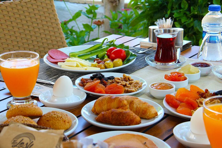 Breakfast/Coffee Service 18 of 36