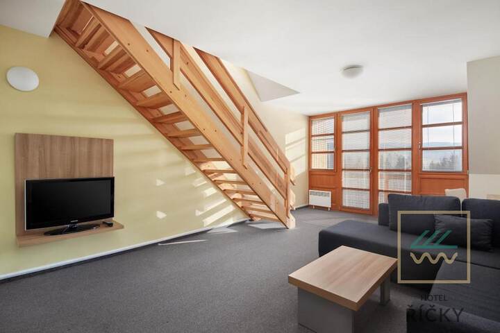 Room 3 of 194