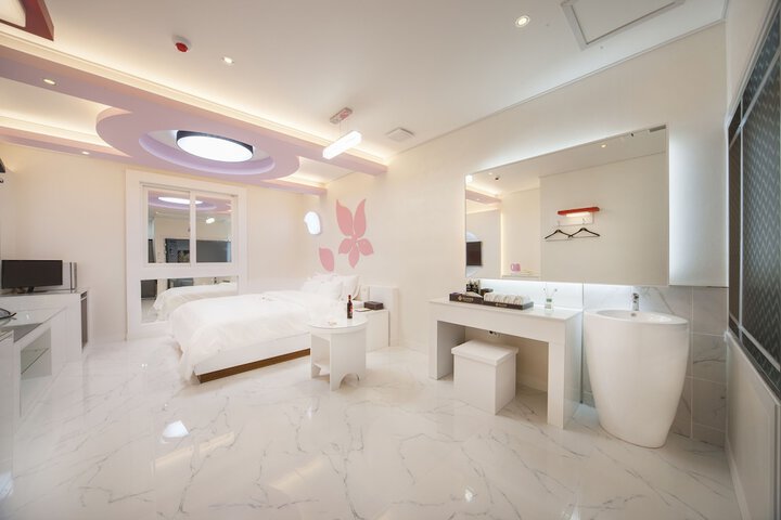 Room 16 of 49