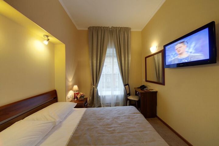 Room 28 of 69