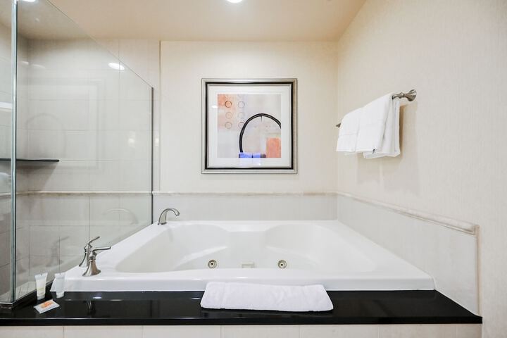 Room 303 of 438