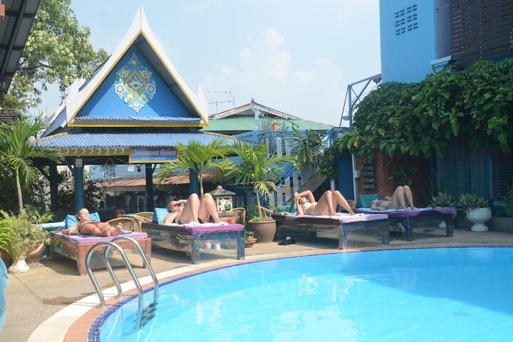 Pool 32 of 50