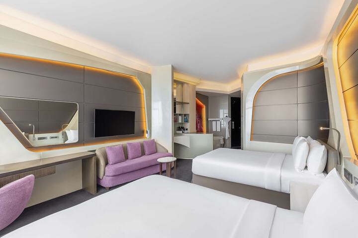 Room 10 of 126