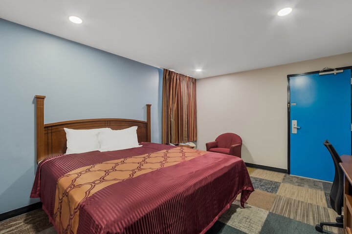 1 King Bed (3 of 19)