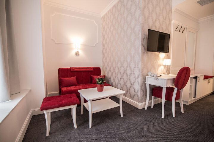 Room 14 of 32