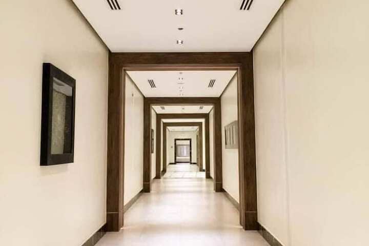 Ballroom/Hall 27 of 38