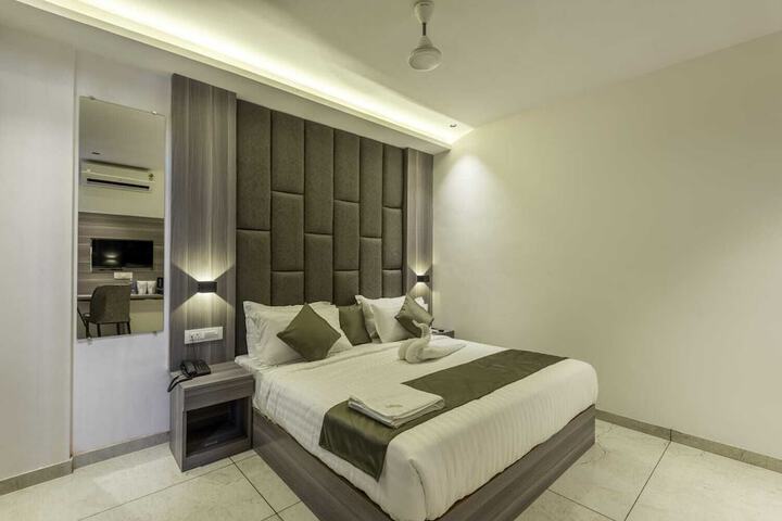 Room 2 of 8