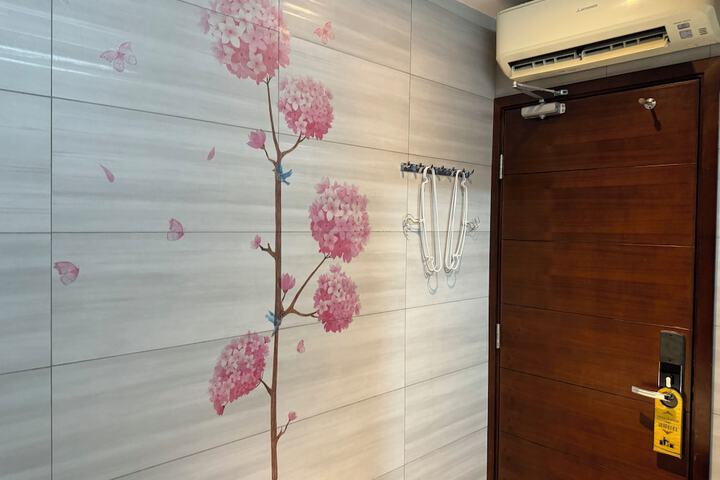 Room 148 of 195