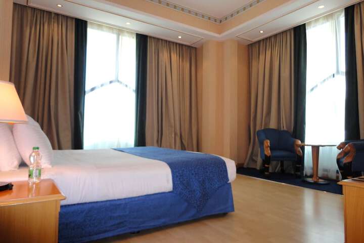 Room 32 of 71