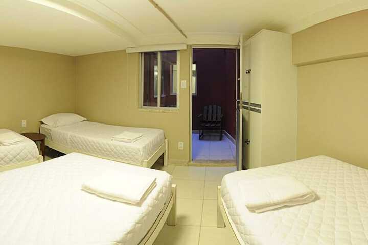 Room 16 of 40