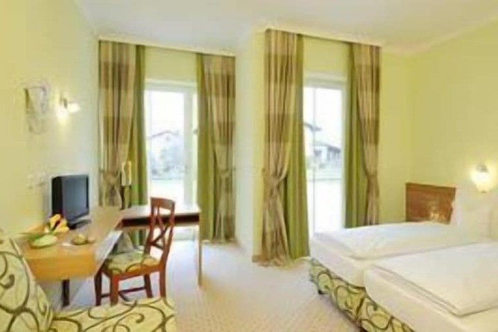 Room 44 of 66