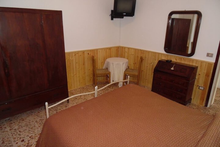 Room 15 of 17