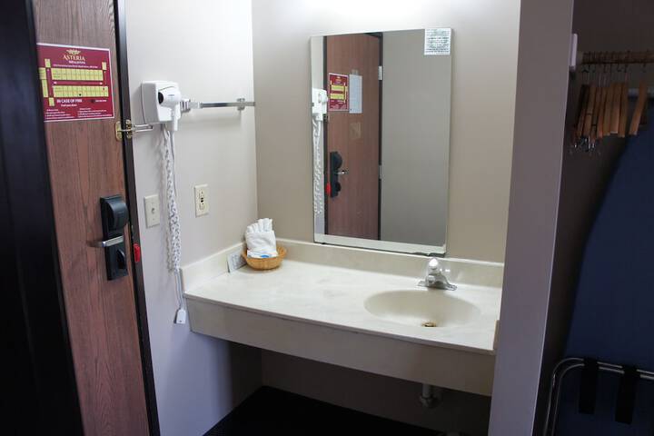 Bathroom sink