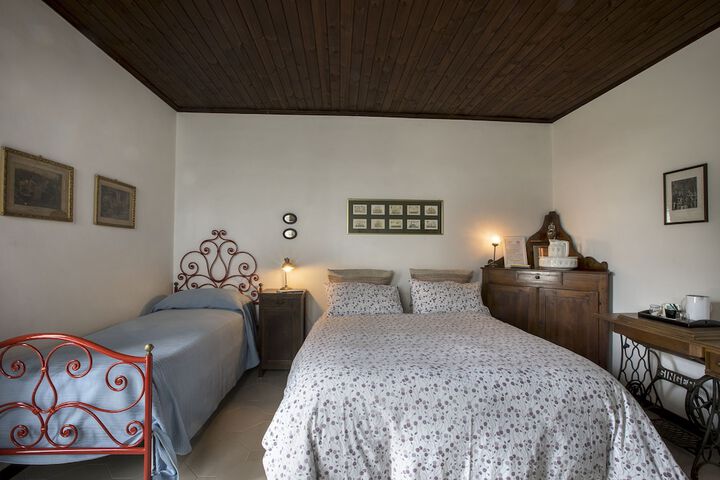 Room 8 of 33