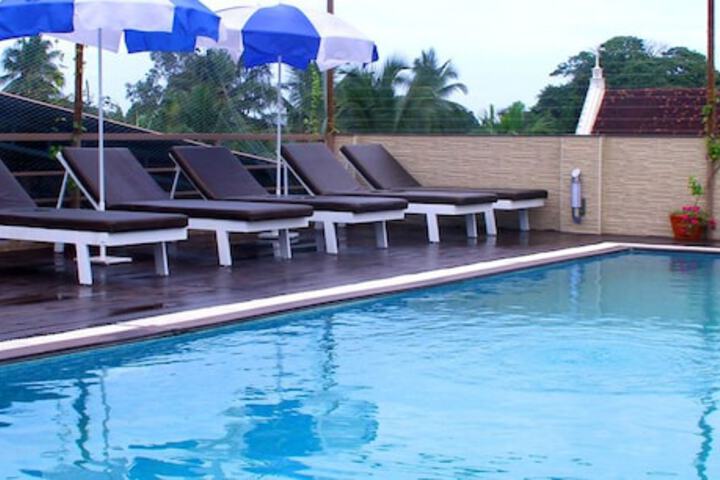 Hotel Pool