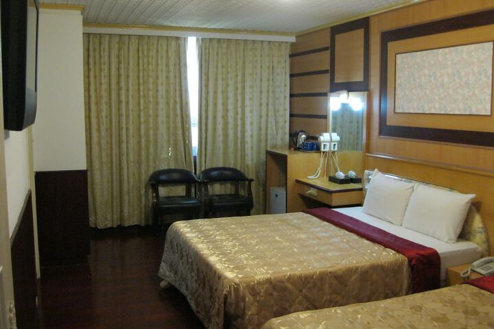 Room 6 of 36