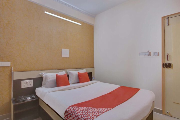 Room 17 of 28