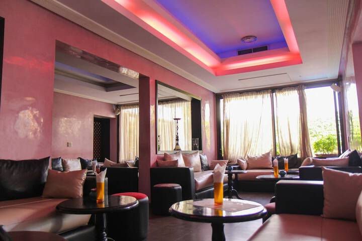 Lounge 51 of 61