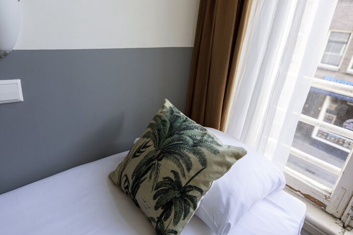 Room 43 of 59