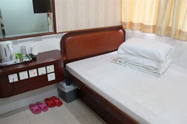 Room 32 of 44