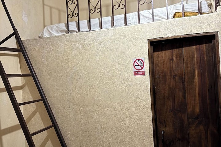 Room 5 of 82