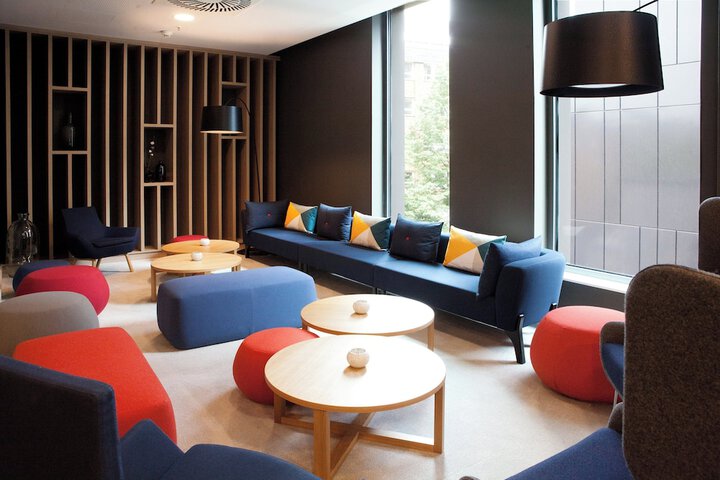 Lounge 49 of 66