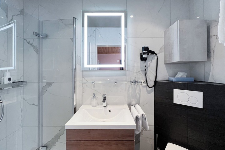 Room 169 of 207