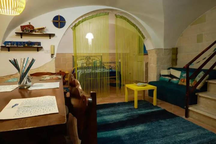 Room 9 of 14