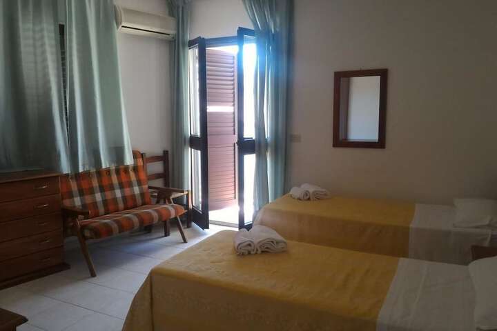 Room 4 of 7