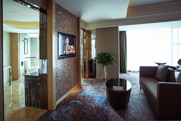 Room 4 of 37