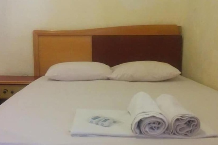 Room 13 of 34