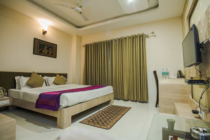 Room 9 of 37