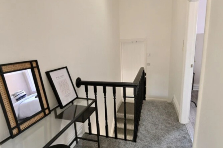 Room 10 of 12