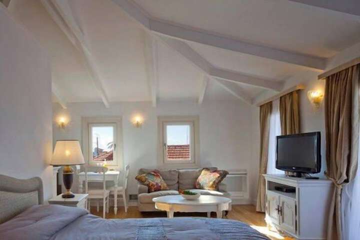 Room 12 of 46