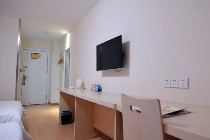 Room 3 of 10