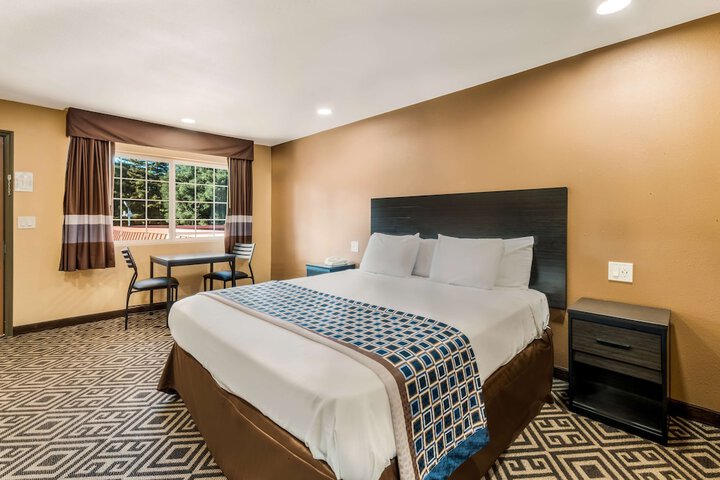 1 King Bed (7 of 7)
