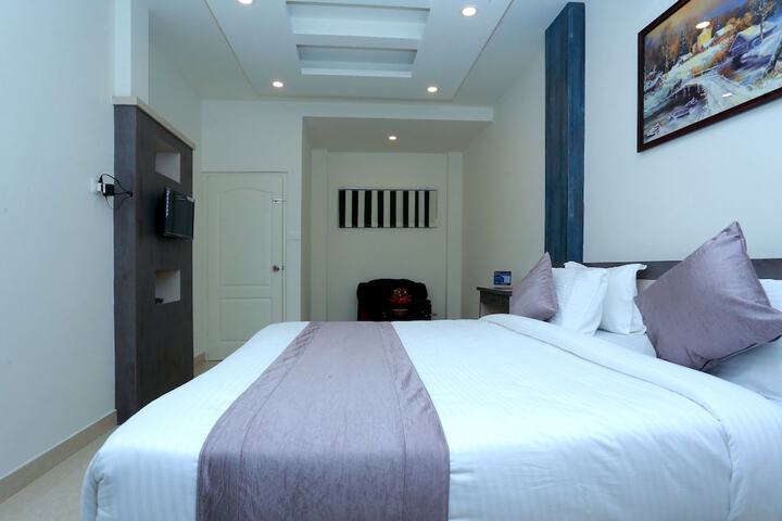 Room 12 of 17