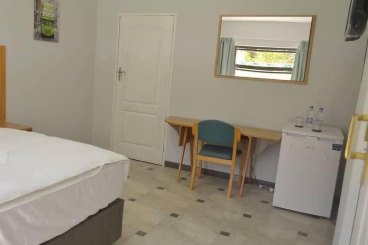 Room 4 of 18