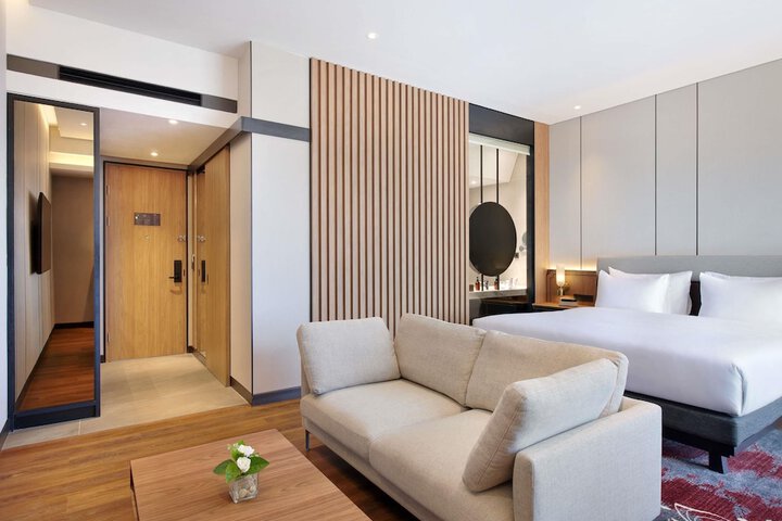 Room 14 of 77