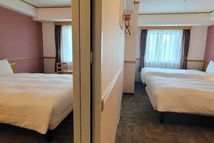 Room 17 of 40