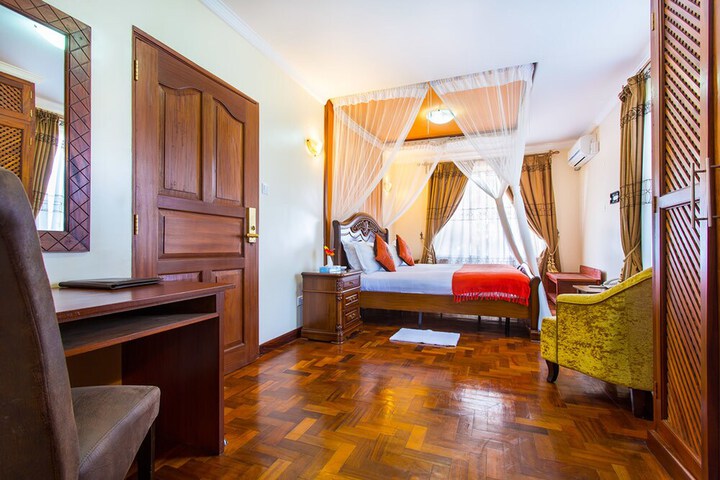 Room 8 of 32