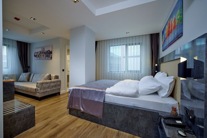 Room 32 of 60