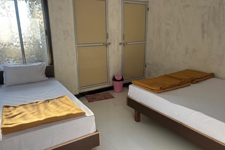 Room 11 of 19